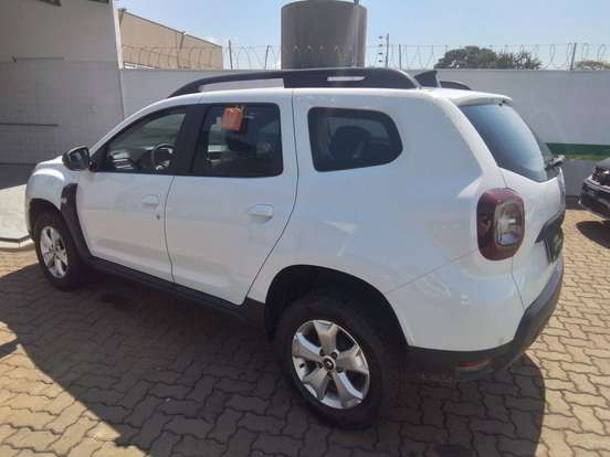 RENAULT-DUSTER-2023