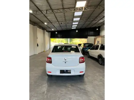 RENAULT-LOGAN-2023