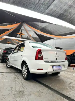 RENAULT-LOGAN-2012
