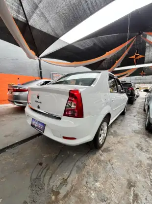 RENAULT-LOGAN-2012