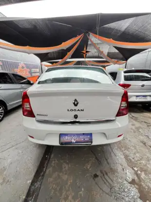 RENAULT-LOGAN-2012