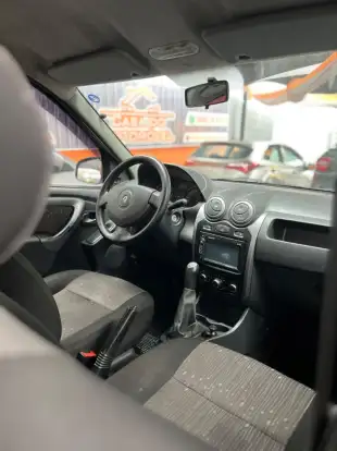 RENAULT-LOGAN-2012