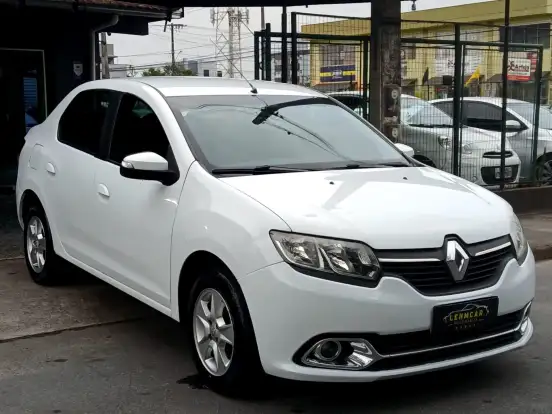 RENAULT-LOGAN-2014