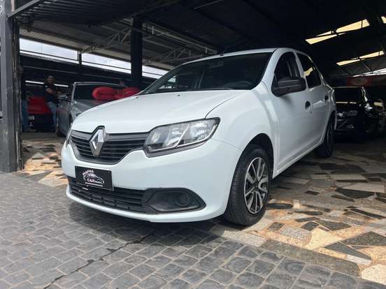RENAULT-LOGAN-2017