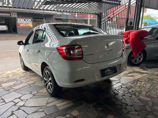 RENAULT-LOGAN-2017