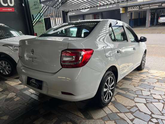 RENAULT-LOGAN-2017
