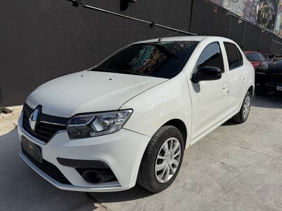 RENAULT-LOGAN-2018