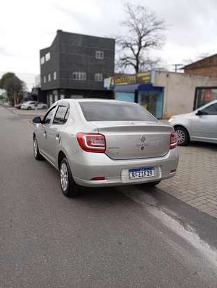 RENAULT-LOGAN-2020