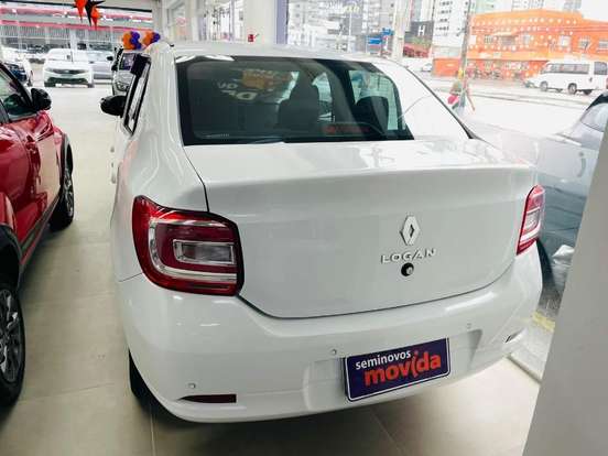RENAULT-LOGAN-2024