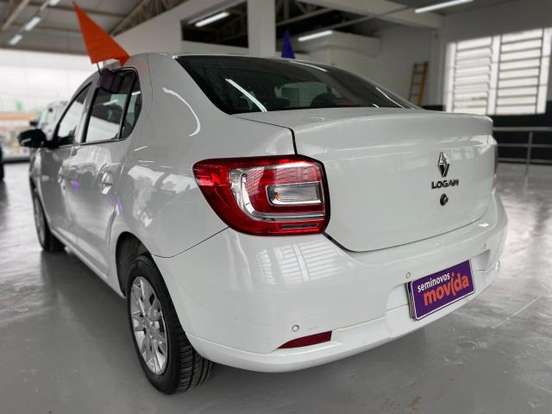 RENAULT-LOGAN-2024
