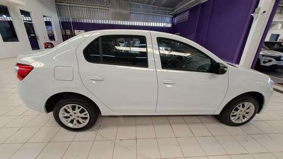 RENAULT-LOGAN-2024