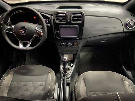 RENAULT-LOGAN-2024