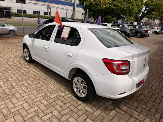 RENAULT-LOGAN-2024