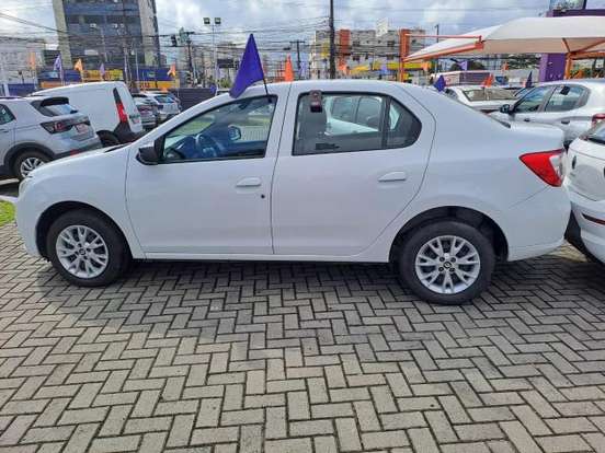 RENAULT-LOGAN-2024