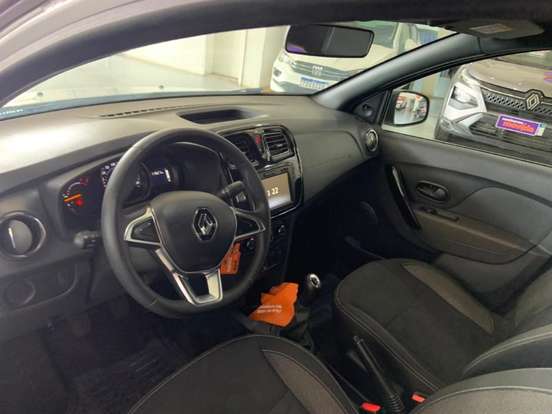 RENAULT-LOGAN-2024