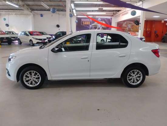 RENAULT-LOGAN-2024