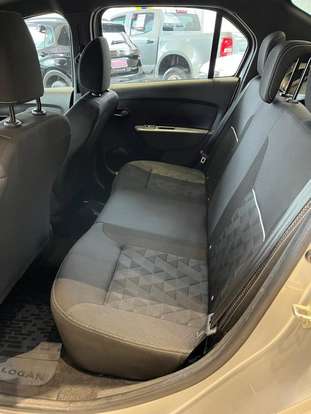 RENAULT-LOGAN-2024