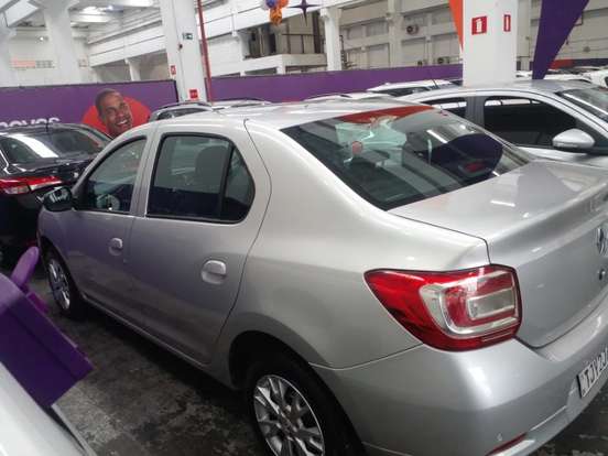 RENAULT-LOGAN-2024