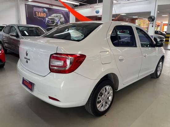 RENAULT-LOGAN-2024