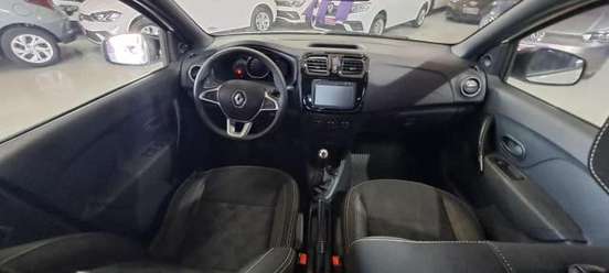 RENAULT-LOGAN-2024