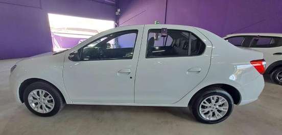 RENAULT-LOGAN-2024