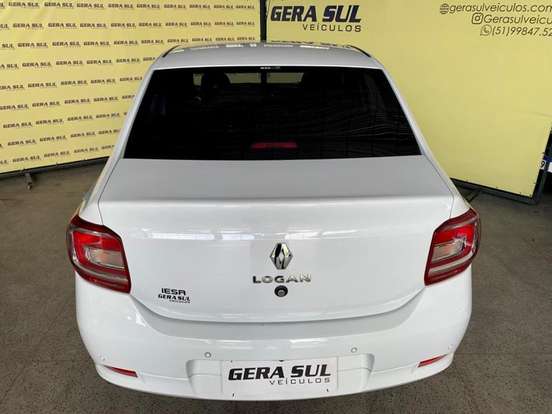 RENAULT-LOGAN-2022