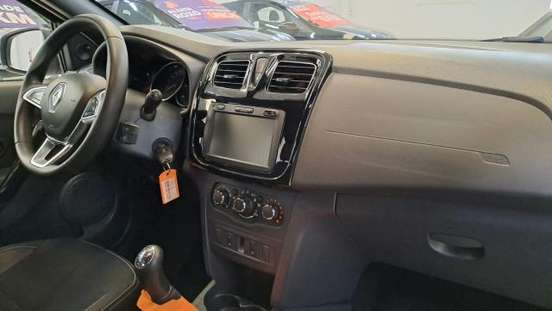 RENAULT-LOGAN-2024