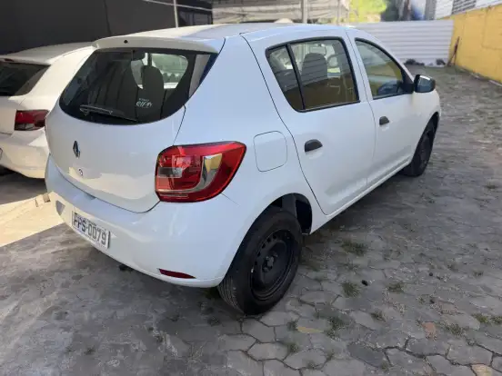 RENAULT-SANDERO-2017