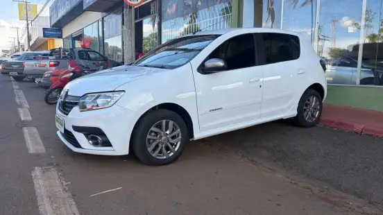 RENAULT-SANDERO-2021