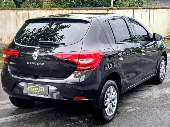 RENAULT-SANDERO-2020
