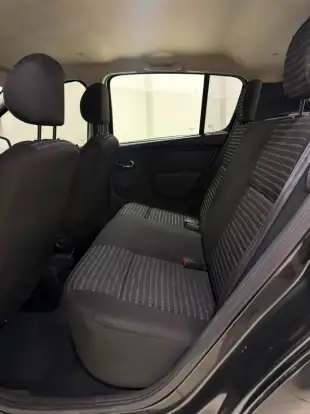 RENAULT-SANDERO-2013