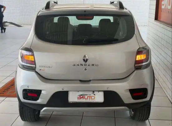 RENAULT-SANDERO-2017