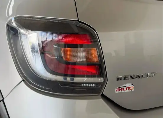 RENAULT-SANDERO-2017