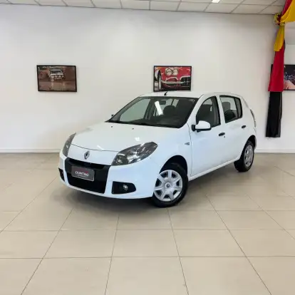 RENAULT-SANDERO-2013