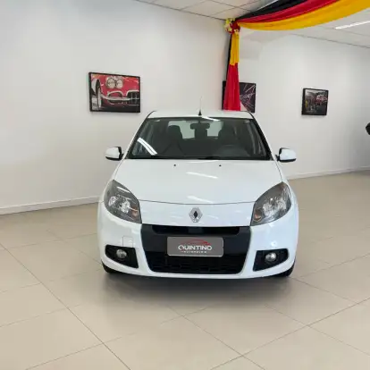 RENAULT-SANDERO-2013