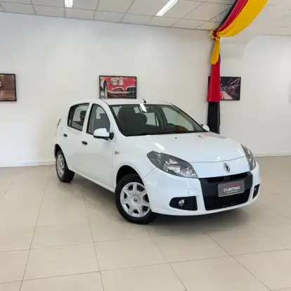 RENAULT-SANDERO-2013