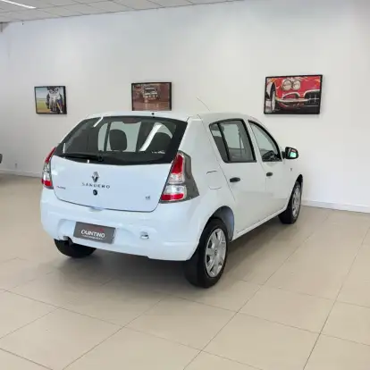 RENAULT-SANDERO-2013