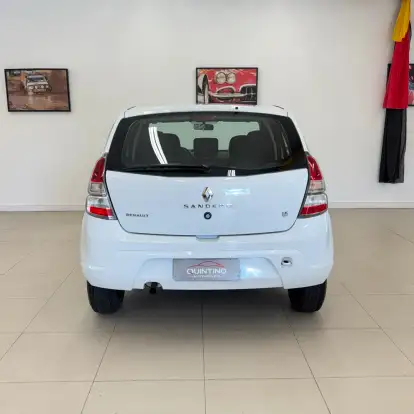 RENAULT-SANDERO-2013