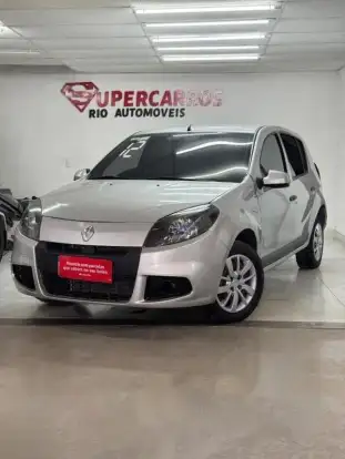 RENAULT-SANDERO-2012