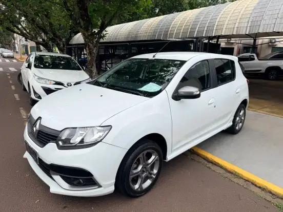 RENAULT-SANDERO-2016
