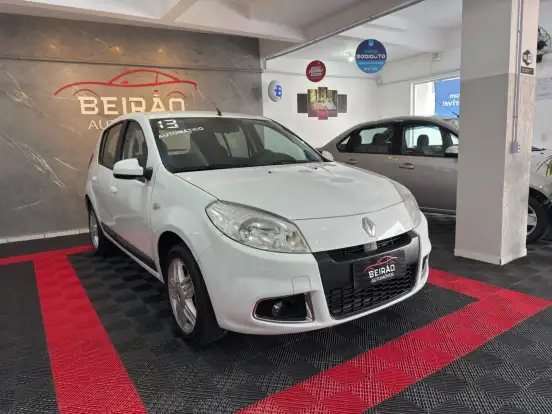 RENAULT-SANDERO-2012