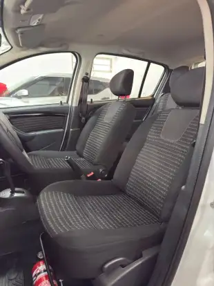 RENAULT-SANDERO-2012