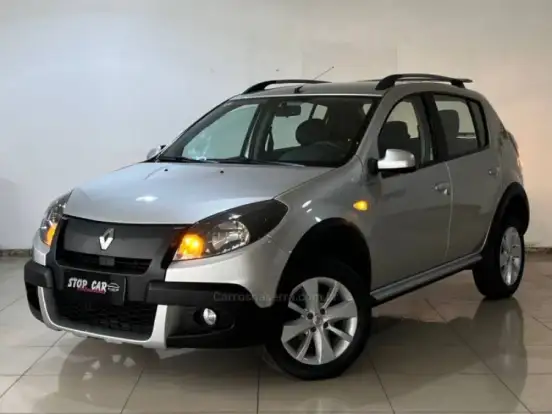RENAULT-SANDERO-2013