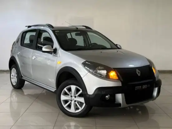 RENAULT-SANDERO-2013