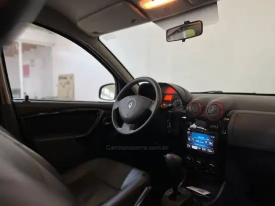 RENAULT-SANDERO-1.6 STEPWAY 16V FLEX 4P AUTOMÁTICO RENAULT-SANDERO-2013