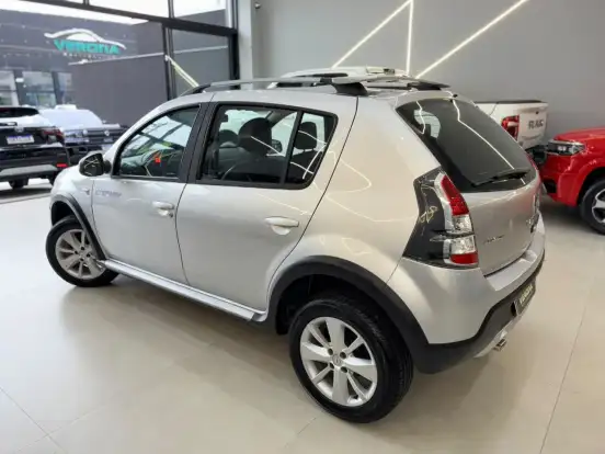 RENAULT-SANDERO-1.6 STEPWAY 16V FLEX 4P AUTOMÁTICO RENAULT-SANDERO-2013