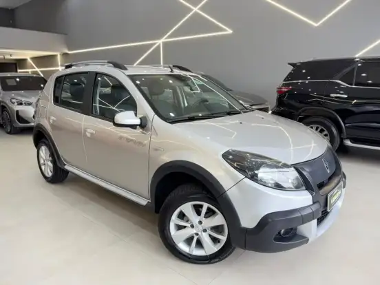 RENAULT-SANDERO-1.6 STEPWAY 16V FLEX 4P AUTOMÁTICO RENAULT-SANDERO-2013