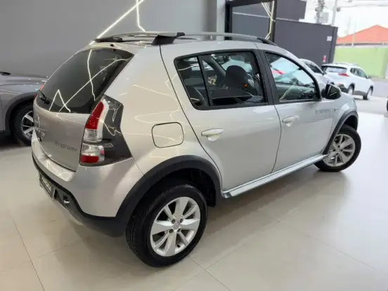 RENAULT-SANDERO-1.6 STEPWAY 16V FLEX 4P AUTOMÁTICO RENAULT-SANDERO-2013
