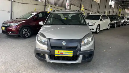RENAULT-SANDERO-2013