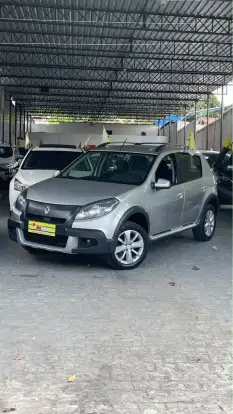 RENAULT-SANDERO-2013